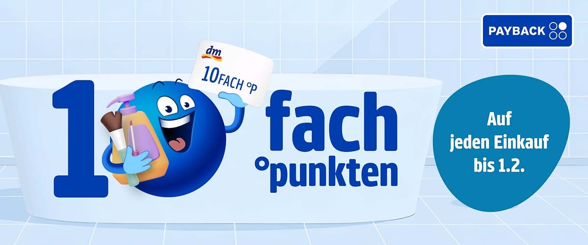 Ein blaues rundes Maskottchen hält eine dm PAYBACK Karte und eine Flasche, daneben der Text „10fach °punkten“ und „Auf jeden Einkauf bis 1.2.“ auf einem blauen Hintergrund mit PAYBACK Logo