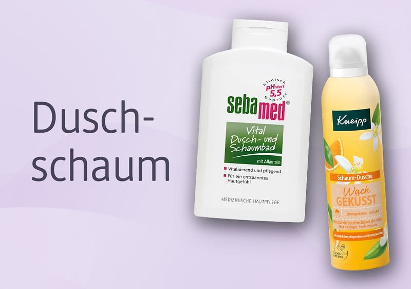 Zwei Duschschaum-Produkte: Links eine weiße Flasche von Sebamed mit grüner und roter Aufschrift, rechts eine gelbe Flasche von Kneipp mit der Aufschrift „Wachgeküsst“