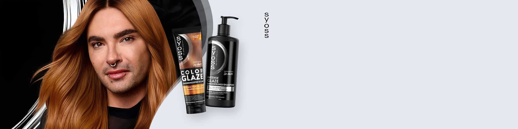 Eine Tube und eine Flasche der Marke Syoss. Die Tube trägt die Aufschrift „Color Glaze“ und ist für intensiven Glanz und Farbauffrischung. Die Flasche ist ein „Intense Glaze Laminierungsshampoo“ für glattes, glänzendes Haar. Beide Produkte sind in Schwarz und Braun gestaltet.