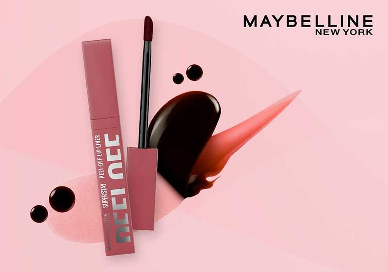 Rosa Verpackung eines Maybelline Superstay Liquid Lipstick mit Applikator und Farbmustern in dunklem Rot und Korallrosa, Markenname „MAYBELLINE NEW YORK“ oben rechts