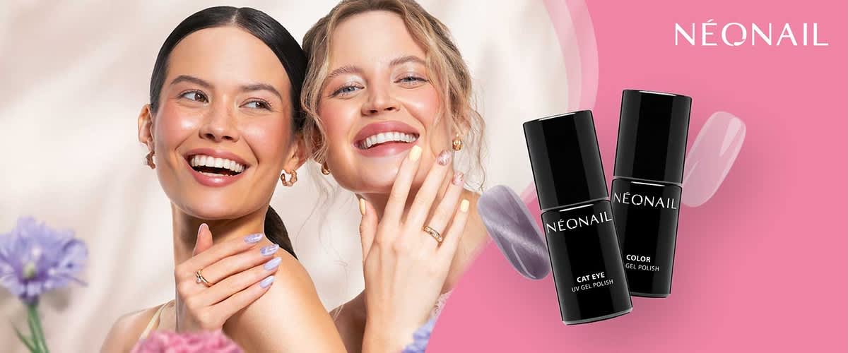 Zwei schwarze Flaschen mit der Aufschrift „NEONAIL“, eine mit „CAT EYE UV GEL POLISH“ und die andere mit „COLOR GEL POLISH“, vor einem rosa Hintergrund mit zwei Nagellackmustern in Grau und Rosa.