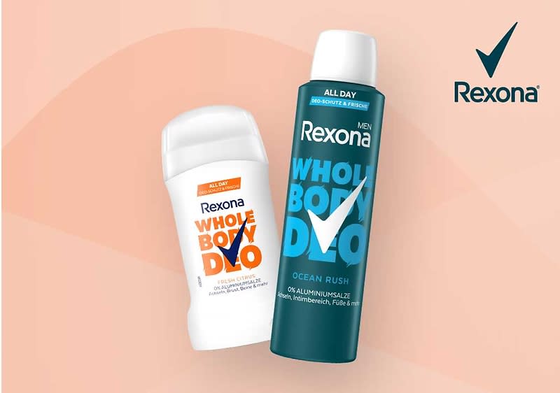 Eine weiße Deo-Stick-Verpackung mit der Aufschrift „Rexona Whole Body Deo“ und eine dunkelgrüne Spraydose mit der Aufschrift „Rexona Men Whole Body Deo Ocean Rush“. Rechts oben das Logo von Rexona