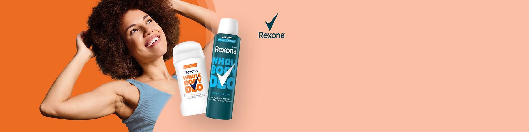 Eine weiße Rexona Deo-Stick-Verpackung mit der Aufschrift „Whole Body Duo“ neben einer blauen Rexona Spraydose mit der Aufschrift „Men Whole Body Duo Ocean Rush“. Oben rechts das Logo von Rexona