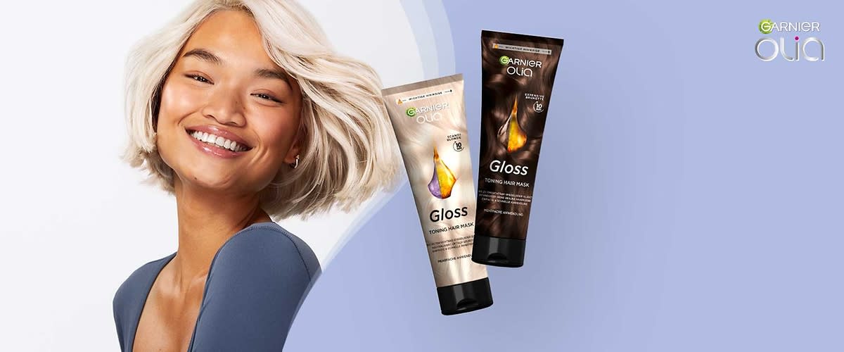 Zwei Tuben der Garnier Olia Toning Hair Mask mit der Aufschrift „Gloss“ auf einem hellblauen Hintergrund, links in Beige und rechts in Dunkelbraun. Oben rechts das Garnier Olia Logo.