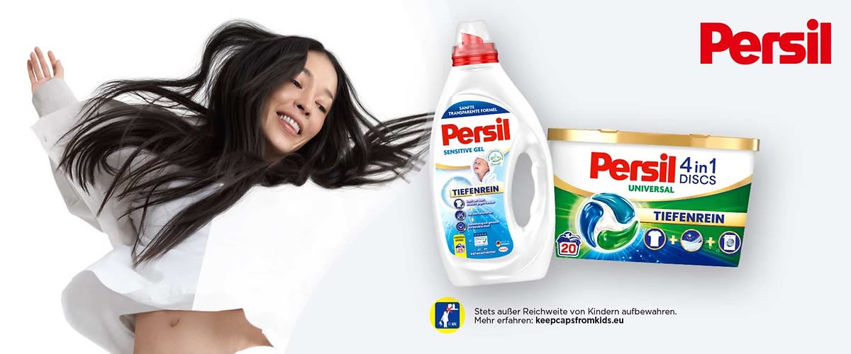 Zwei Persil-Produkte nebeneinander: links eine weiße Flasche Persil Sensitive Gel mit rotem Verschluss und Aufschrift „Tiefenrein“, rechts eine rechteckige Packung „Persil 4in1 Discs Universal“ mit Bild einer Kapsel, Aufschrift „Tiefenrein“ und Hinweis „20“