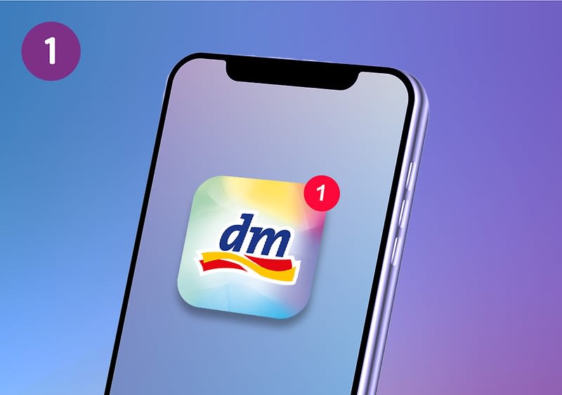 Ein Smartphone-Bildschirm zeigt das dm-Logo mit einer Benachrichtigung in einem roten Kreis oben rechts