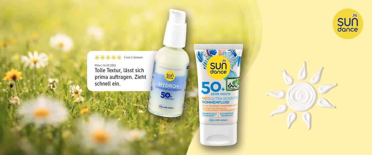 Eine Collage mit zwei Sundance-Produkten. Links eine Flasche Hydro Sonnenfluid mit der Aufschrift „50+“ und rechts eine Tube Sonnenfluid mit der Aufschrift „50+ Sehr Hoch MED Ultra Sensitiv“. Oben rechts das Sundance-Logo. Links oben ein Bewertungskommentar: „Sehr angenehm und leicht auf der Haut“ von Moritz, datiert auf den 18.01.2016, mit einer Bewertung von 5 von 5 Sonnen. Unten links eine Sonne aus Sonnencreme auf gelbem Hintergrund.