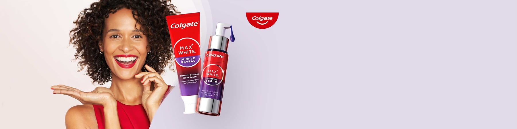 Eine rote Zahnpastatube und ein rotes Serumfläschchen der Marke Colgate mit der Aufschrift „Max White Purple Reveal“ und „Purple Serum“. Oben rechts das Logo von Colgate