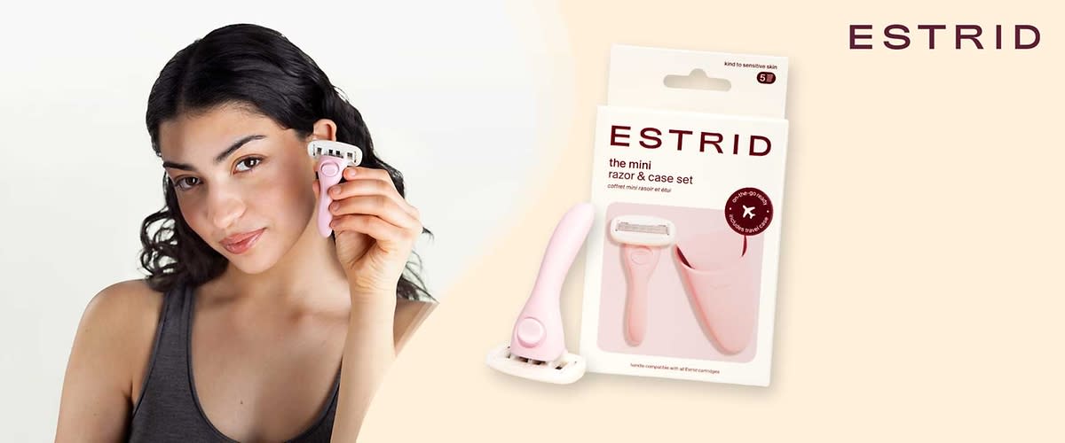 Weiße Produktverpackung mit rosa Mini-Rasierer und passender rosa Aufbewahrungs-Hülle vorne auf der Schachtel abgebildet, links neben der Schachtel ein realer rosa Mini-Rasierer mit weißer Klinge, rechts oben der Schriftzug ESTRID in dunkelviolett