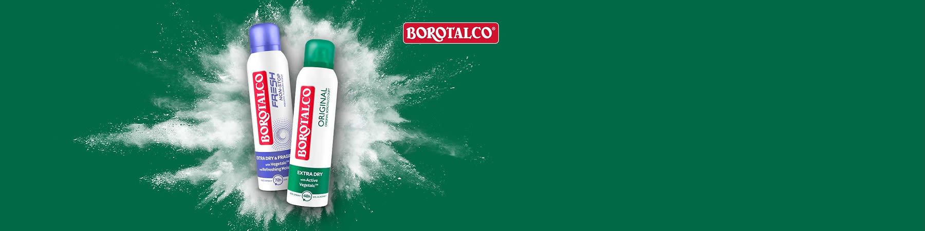 Zwei Borotalco Deo-Spraydosen vor weißem Puderexplosionseffekt auf grünem Hintergrund, links eine weiße Dose mit lila Verschluss und Aufschrift „Borotalco Fresh“, rechts eine weiße Dose mit grünem Verschluss und Aufschrift „Borotalco Original Extra Dry“, oben rechts das rote Borotalco-Logo