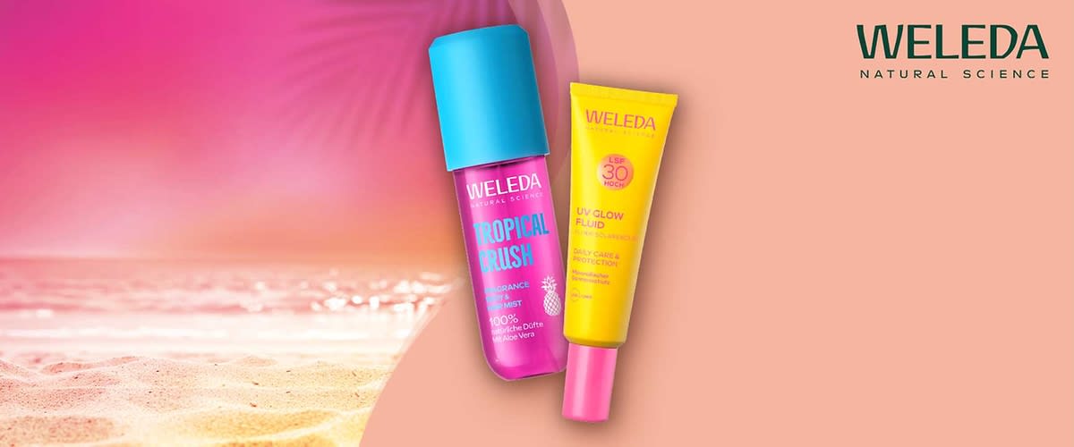 Zwei Weleda-Produktverpackungen auf rosafarbenem Hintergrund: links rosa Flasche mit türkisblauem Verschluss und Aufschrift „Tropical Crush“, rechts gelbe Tube mit pinker Kappe und Aufdruck „SPF 30 UV Glow Fluid“, oben rechts Weleda-Logo mit Schriftzug „Natural Science“