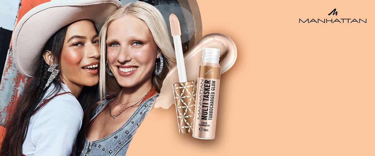 Werbung für flüssigen Highlighter in champagnerfarbener Tube mit Applikator, Marke Manhattan, Produktname „Multi Tasker Liquid Highlighter“ und gold-beiger Produktfarbe neben zwei teilweise sichtbaren Frauenporträts auf beigem Hintergrund