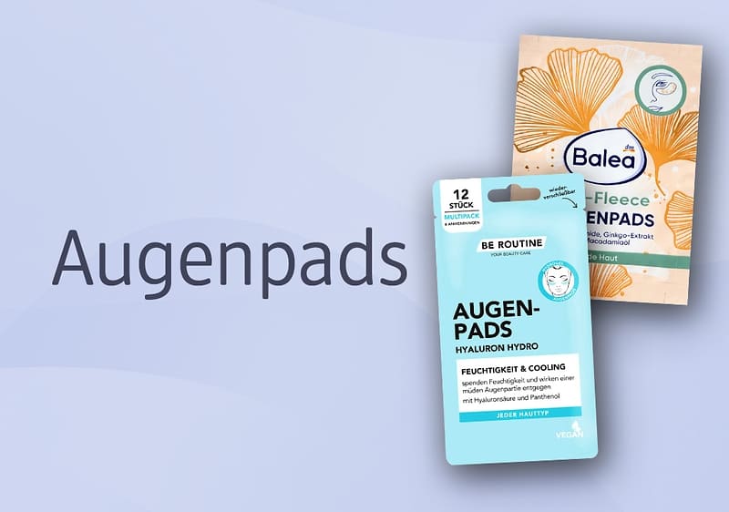 Hellblauer Hintergrund mit großem Schriftzug „Augenpads“ links und rechts zwei Produktverpackungen: vorne eine türkisfarbene Packung „Be Routine Augen-Pads Hyaluron Hydro Feuchtigkeit & Cooling 12 Stück“ und dahinter eine beige Packung „Balea Fleece Augenpads“ mit orangefarbener Blütenillustration