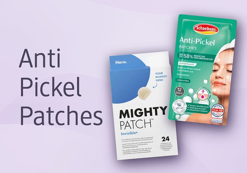 Auf hellem lilafarbenem Hintergrund großer Schriftzug „Anti Pickel Patches“, daneben zwei Produktpackungen: links weiße Box „Mighty Patch“ mit blauem Bogen und Aufschrift „Invisible+ 24“, rechts grüne Packung „Schaebens Anti-Pickel PATCHES“ mit abgerundetem Design und Icons für 12 Stück