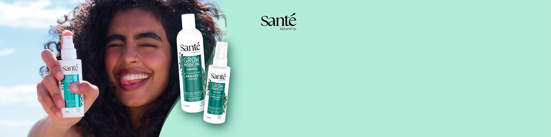 Zwei weiße Pflegeprodukte der Marke Santé auf mintgrünem Hintergrund: links eine hohe Shampoo-Flasche mit Aufschrift „GROW MODE ON SHAMPOO“ und Hinweis „ANAGANIC + CAFFEIN“, rechts davor eine Pumpspray-Flasche mit Aufschrift „GROW MODE ON TONIC“ und gleichen Inhaltsangaben, oben rechts das Santé-Logo