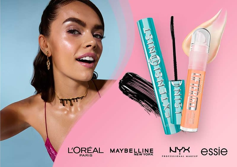 Frau mit hochgestecktem dunklem Haar und glitzerndem Oberteil links, rechts Produktabbildungen: türkisfarbene Mascara mit schwarzer Bürste und Mascara-Spur, daneben transparente Pumpspender-Flasche mit beige-farbenem Make-up-Tropfen, unten Logos von L’Oréal, Maybelline, NYX und Essie