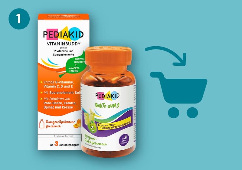 Packshot zweier PediaKid-Produkte: links rechteckige Verpackung „PediaKid Vitaminbuddy“ mit orange-weißem Design und Auflistung von Vitaminen, rechts Braunglas-Dose mit orangefarbener Kappe und Etikett „PediaKid Balto Gums“, Pfeil zeigt auf violettes Einkaufwagen-Symbol
