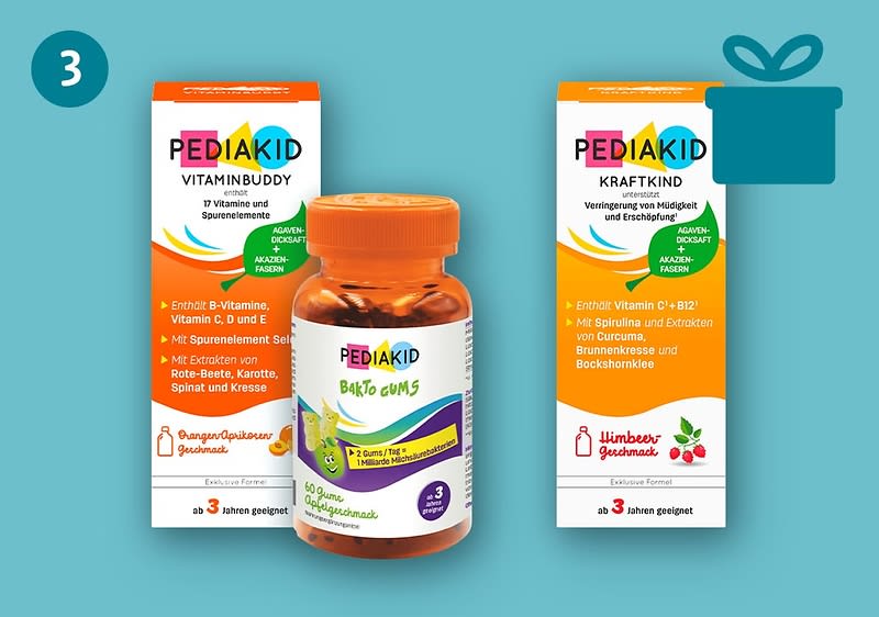 Drei PEDIAKID-Produkte auf lila Hintergrund: links Packung „VITAMINBUDDY“ mit orangem Deckel, in der Mitte braune Dose „BIFIDO GUMS“ mit orangem Schraubdeckel, rechts Packung „KRAFTKIND“ mit orangem Deckel, auf den Packungen Angaben zu Vitaminen und Geschmack (Orange links, Jilmbeere rechts)