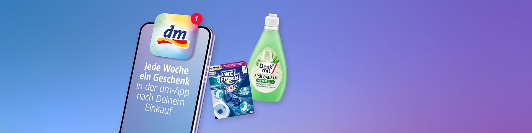 Smartphone mit dm-App-Icon und Text „Jede Woche ein Geschenk in der dm-App nach Deinem Einkauf“, daneben zwei Produkte: WC Frisch Tab und Denk mit Spülbalsam mit Aloe Vera in grüner Flasche