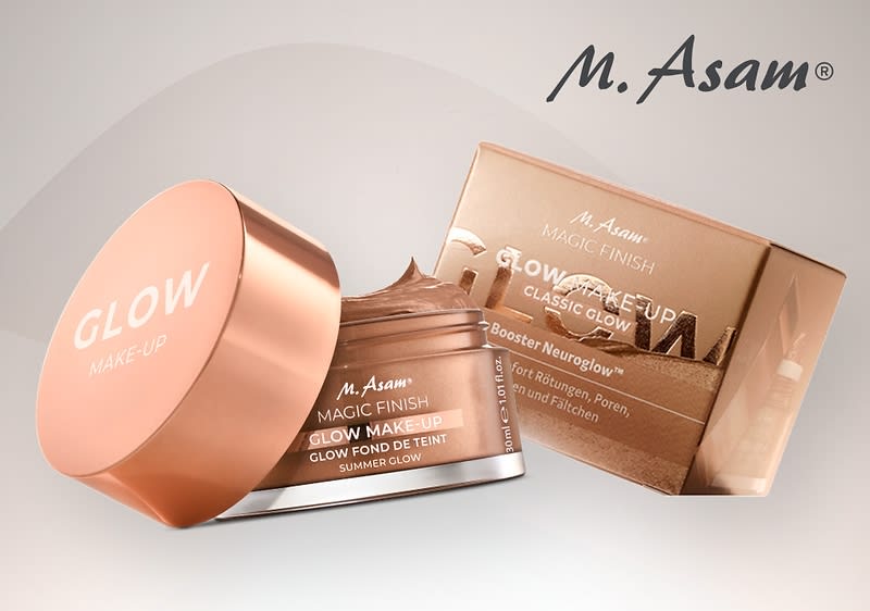 M. Asam Magic Finish Glow Make-up Dose in roségoldener Verpackung mit Aufschrift „Glow Make-Up“ und „Classic Glow“