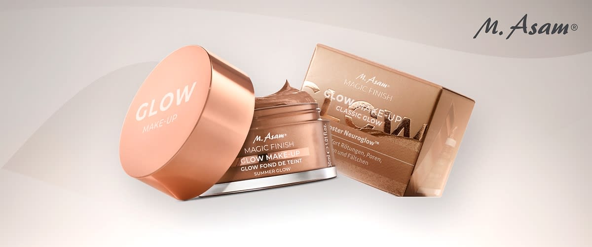 M. Asam Magic Finish Glow Make-up Dose in roségoldener Verpackung mit Aufschrift „Glow Make-Up“ und „Classic Glow“