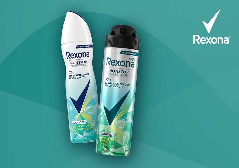 Zwei Rexona Deosprays in grüntürkis gestalteten Dosen mit Aufschrift „Rexona Nonstop Protection 72h“ und Hinweis auf Duftvarianten „Eucalyptus Coconut Water“ und „Cool Lemon & Sage“, auf türkisem Hintergrund rechts oben Rexona-Logo