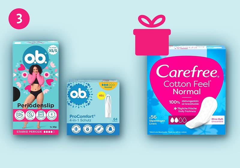 Drei Packungen Damenhygieneprodukte auf blauem Hintergrund: links o.b. Periodenslip in türkis-pinken Verpackung mit Frau, mittig o.b. ProComfort Tampons 4-in-1 Schutz in kleiner gelb-türkis Verpackung, rechts Carefree Cotton Feel Normal Einlagen in blauer Verpackung mit großem pinkem Kreis und Schriftzug Carefree