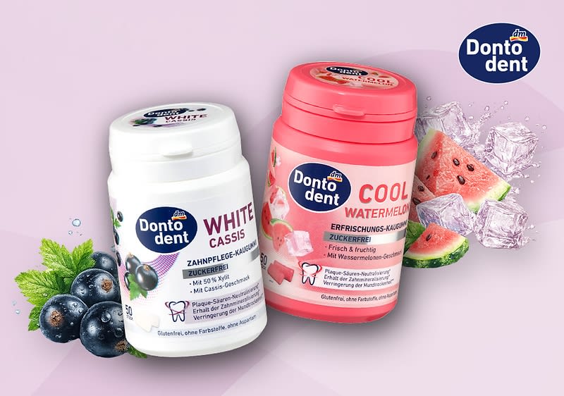 Zwei Donodent Kaugummidosen nebeneinander, links weiße Dose mit Aufschrift „White Cassis“ und schwarzen Johannisbeeren, rechts rosa Dose mit Aufschrift „Cool Watermelon“ und Melonenstücken, rechts oben Donodent-Logo