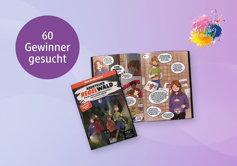 Aufgeklappte Kinder-Comic-Heftreihe „Abenteuer Regelwald“, im Vordergrund eine Heftvorderseite mit drei Kindern im Wald, oben links lila Kreis mit weißer Schrift „60 Gewinner gesucht“, oben rechts bunter Schriftzug „Richtig Wissen“