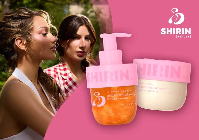 Zwei rosa Produktdosen der Marke SHIRIN, links eine Pumpflasche mit orangefarbenem Inhalt und Aufschrift „glazed strawberry butter cream“, rechts ein runder Tiegel mit hellgelbem Inhalt und großer rosa Deckel, Markenlogo oben rechts