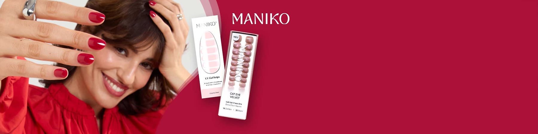 Zwei rosa Maniko-Nagelpackungen auf rotem Hintergrund, rechts Produktname „MANIKO“, eine Verpackung mit sichtbaren vorgeformten Press-On-Nägeln in Chrom-Guave-Farbton, linke Verpackung mit Aufschrift „UV Gel Strips“