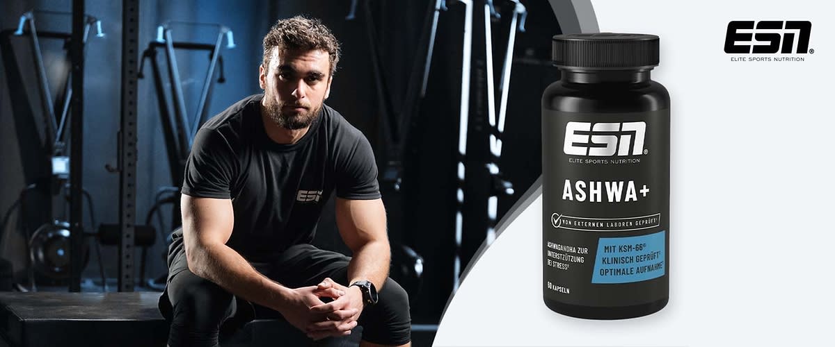 Zwei schwarze Nahrungsergänzungsflaschen der Marke ESN: links „Magnesium Complex“ mit blauem Etikett und drei weiße Kapseln daneben, rechts „Ashwa+“ mit blauem Etikett und ESN-Logo oben rechts im Bild