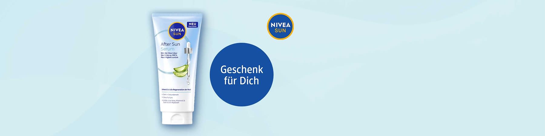 NIVEA SUN After Sun Serum Tube links, daneben blauer Kreis mit weißer Aufschrift „Geschenk für Dich“, NIVEA SUN Logo oben rechts
