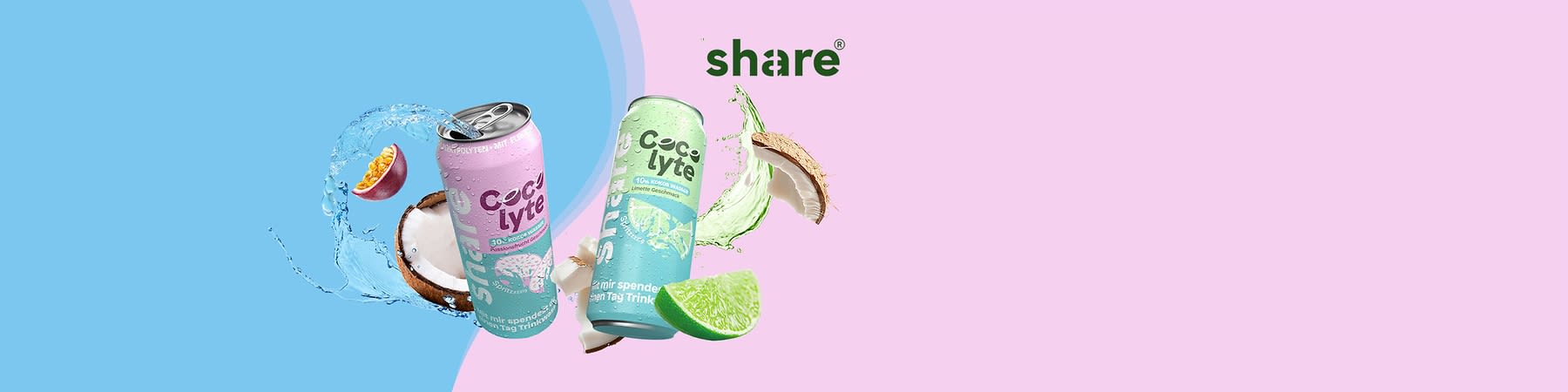 Zwei Dosen des Getränks „Coco Lyte“ von share in Pastellrosa und Pastelltürkis vor grün-blauem Hintergrund, umgeben von halben Kokosnüssen, Limettenscheiben, Passionsfrucht und Wasser- bzw. Saftspritzern, auf den Dosen gut lesbar Schriftzug „Coco Lyte“ und Markenname „share“