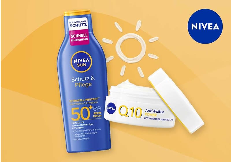 Zwei NIVEA-Produktverpackungen vor gelbem Hintergrund: links eine blaue NIVEA SUN Sonnenschutz-Lotion mit Aufschrift „Schutz & Pflege SPF 50+“, rechts eine weiße NIVEA Q10 Anti-Falten-Creme mit geöffnetem Deckel und sichtbarer Aufschrift, oben rechts rundes NIVEA-Logo, zwischen den Produkten stilisierte Sonne aus Cremepaste