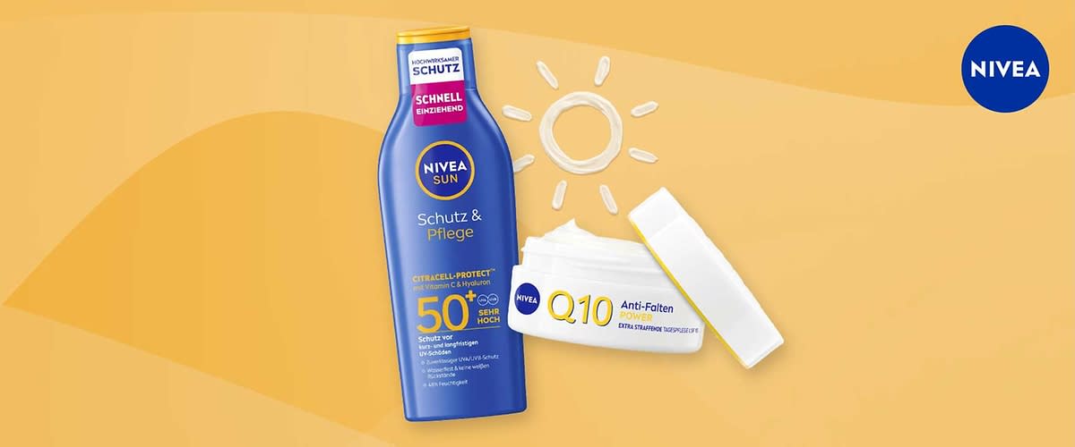 Zwei NIVEA-Produktverpackungen vor gelbem Hintergrund: links eine blaue NIVEA SUN Sonnenschutz-Lotion mit Aufschrift „Schutz & Pflege SPF 50+“, rechts eine weiße NIVEA Q10 Anti-Falten-Creme mit geöffnetem Deckel und sichtbarer Aufschrift, oben rechts rundes NIVEA-Logo, zwischen den Produkten stilisierte Sonne aus Cremepaste