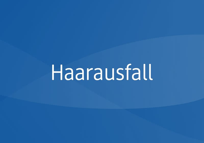 Blauer Hintergrund mit dem weißen Wort „Haarausfall“ in der Bildmitte