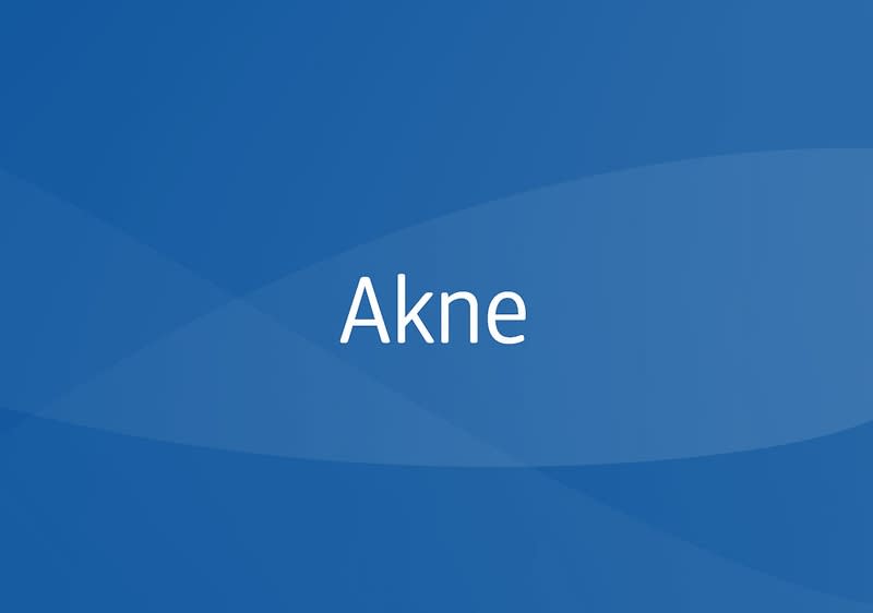 Blauer Hintergrund mit geschwungenen Farbverläufen und dem weißen Schriftzug „Akne“