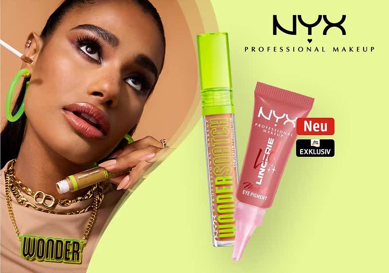 Porträt einer Frau mit make-up und grünen Creolen links, rechts zwei NYX-Produktverpackungen: grüne Tube mit Aufschrift „WONDER“ und rosa Tuben-Applikator mit Aufschrift „NYX Professional Makeup LIP + CHEEK EYE PIGMENT“ sowie rotem Badge „Neu Exklusiv“