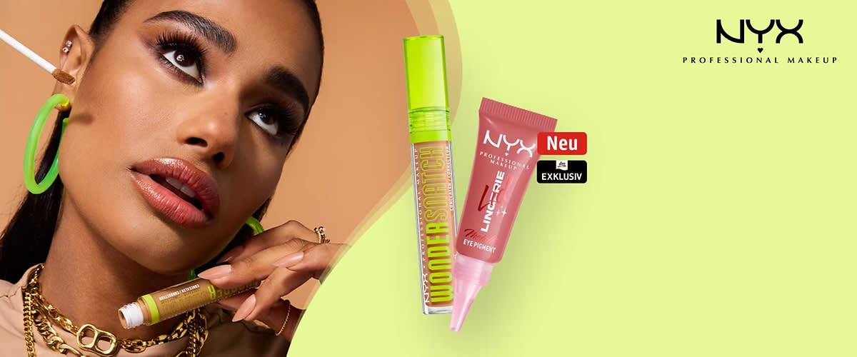 Porträt einer Frau mit make-up und grünen Creolen links, rechts zwei NYX-Produktverpackungen: grüne Tube mit Aufschrift „WONDER“ und rosa Tuben-Applikator mit Aufschrift „NYX Professional Makeup LIP + CHEEK EYE PIGMENT“ sowie rotem Badge „Neu Exklusiv“