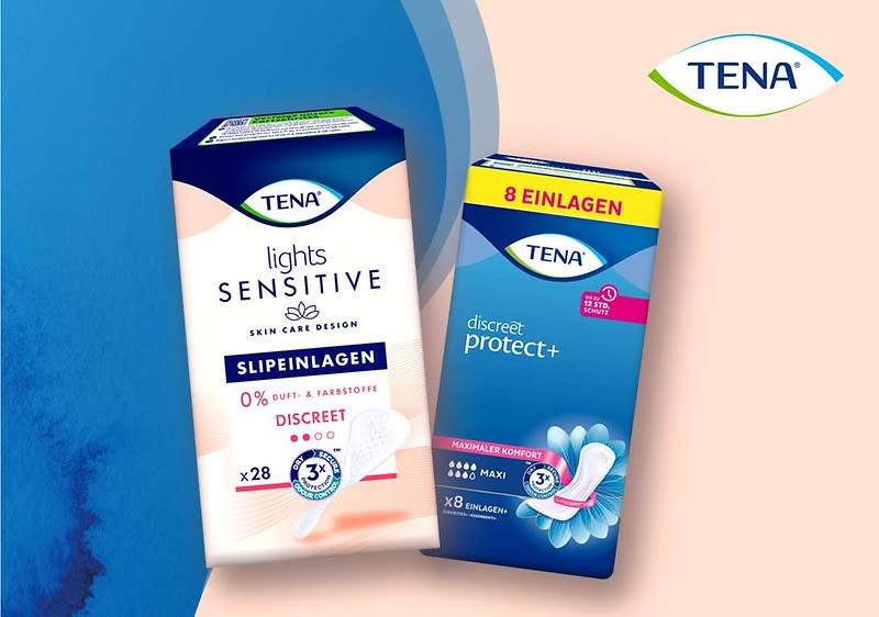 Zwei TENA-Produkte nebeneinander: links eine hellrosa-weiße Packung „TENA lights SENSITIVE Slipeinlagen“ mit Hinweis „0% Duft- & Farbstoffe“ und „x28“, rechts eine blaue Packung „TENA discreet protect+“ mit gelbem Banner „8 Einlagen“ und Abbildung einer Einlage, TENA-Logo oben rechts