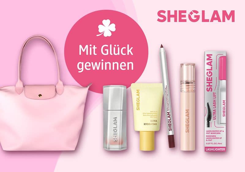 Rosa Handtasche links und rechts daneben fünf SHEGLAM Kosmetikprodukte (Serum in Glasflakon, gelbe Tube „Ultra Hydrating“, brauner Augenbrauenstift, roségoldener Mascara, in Verpackung „Lashlighter“), mittig rosa Kreis mit weißem Kleeblatt und Text „Mit Glück gewinnen“, oben rechts Schriftzug „SHEGLAM“