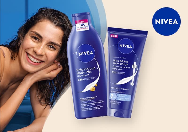 Frau mit nassen Haaren lächelt, daneben zwei blaue NIVEA-Produktverpackungen: eine hohe Flasche mit Aufschrift „Reichhaltige Body Milk 72h“ und eine Tube mit Aufschrift „Ultra-leichte Tiefenpflege 72h“, NIVEA-Logo rechts oben