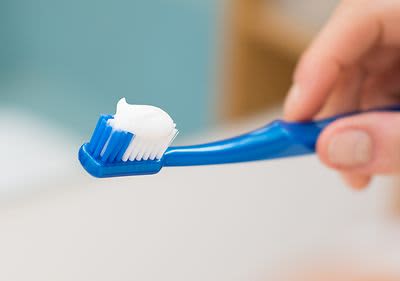 Zahnpasta mit Fluorid