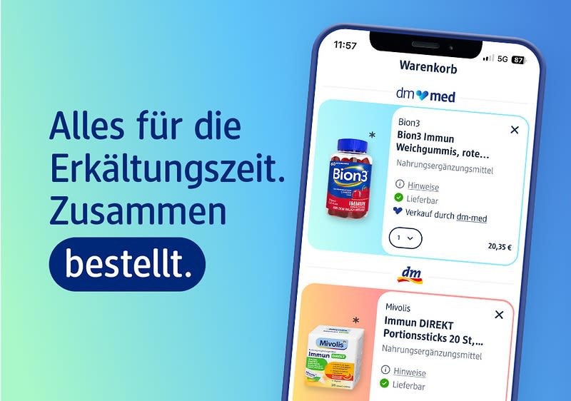 Linke Seite Text Alles für die Erkältungszeit. Zusammen bestellt. Rechts ein Smartphone-Bildschirm mit geöffnetem Warenkorb der dm‑App, darin Produktkacheln für Bion3 Immun Weichgummis und Mivolis Immun DIREKT Portionssticks mit Preisangaben und Verfügbarkeits-Icons