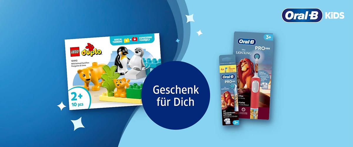 Auf hellblauem Hintergrund links ein LEGO DUPLO Set mit Tieren und Aufschrift „2+ 10 pcs“, rechts eine Oral‑B Kids elektrische Zahnbürste in Verpackung mit „The Lion King“-Motiv; mittig blauer Kreis mit weißer Aufschrift „Geschenk für Dich“