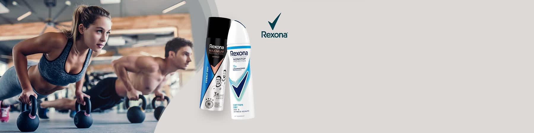 Zwei Rexona Deosprays nebeneinander: links schwarze Dose „Rexona Maximum Protection aerosol Cobalt Dry“ mit blauem Streifen und kleinem Schwarzweiß-Foto, rechts weiße Dose „Rexona Nonstop Protection Cotton Dry 72h“ mit blauem Häkchen-Design und Rexona-Logo oben rechts