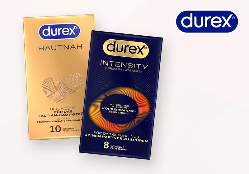 Zwei Durex Kondomverpackungen auf hellbeigem Hintergrund mit Durex Logo