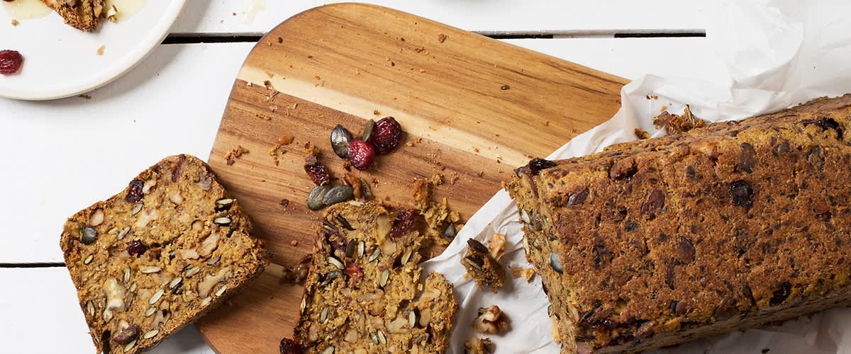 Teaserbild Rezept Brot mit Nüssen und Cranberries dmBio