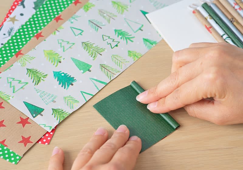Weihnachtspost Geschenkpapierrresten Anleitung Schritt 2